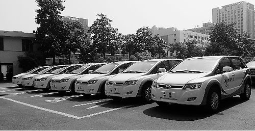 充一次电跑300多公里 升级版纯电动出租车驾临杭州